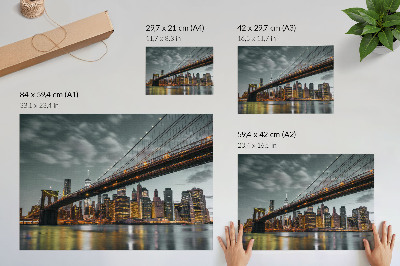 Plakat s teksturo platna Panorama večernega mesta, mostu, luči, vode