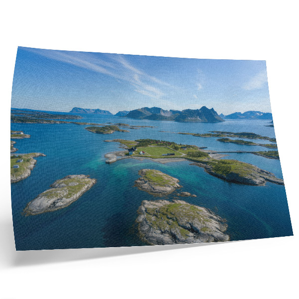 Plakat Otoki z gorami, modrim nebom, zelenim rastlinjem