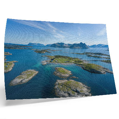 Plakat Otoki z gorami, modrim nebom, zelenim rastlinjem
