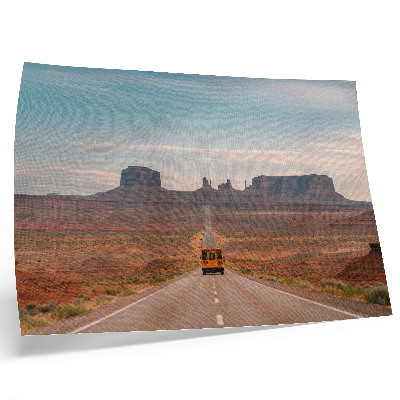 Plakat na platnu Ravna cesta, monumentalne gore, tople barve