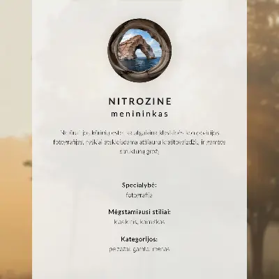 Plakat s teksturo platna simetrične breze v jesenski aleji z megleno svetlobo