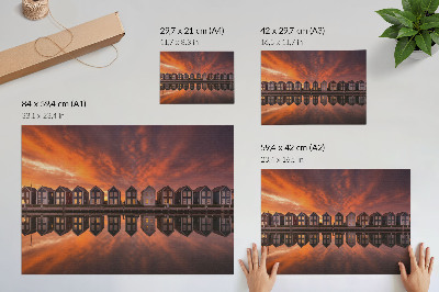 Plakat na platnu Barvite hiše ob vodi v svetlobi sončnega zahoda