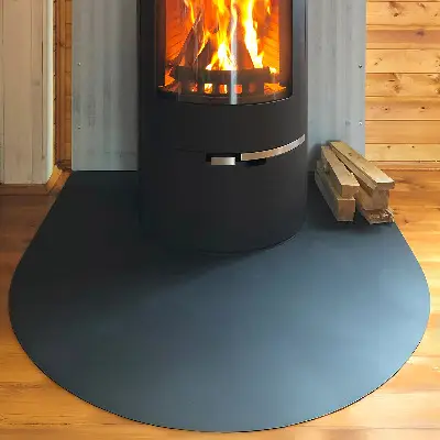 Polkrožna podložna plošča za kamin iz črne pločevine