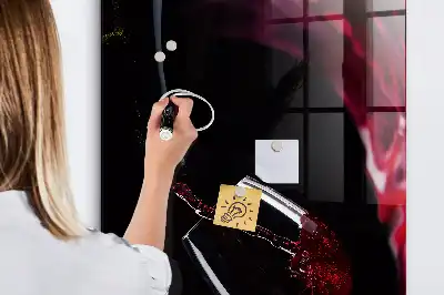 Magnetna tabla za pisanje v izvedbi prelito vino