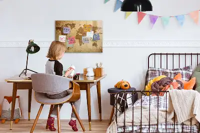 Magnetna tabla za pisanje z motivom starega zemljevida sveta