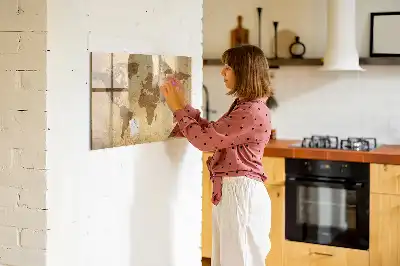 Magnetna tabla za pisanje z motivom starega zemljevida sveta