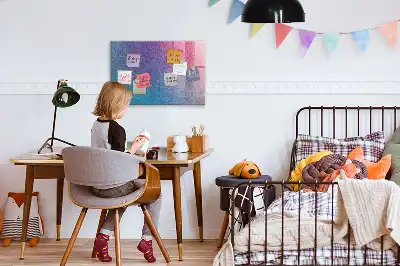 Magnetna tabla za pisanje z gradientnim vzorcem