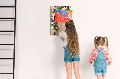 Piši briši tabla z motivom cvetja na lesenih deskah