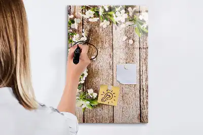 Piši briši tabla z motivom cvetja na lesenih deskah
