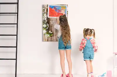 Piši briši tabla z motivom cvetja na lesenih deskah