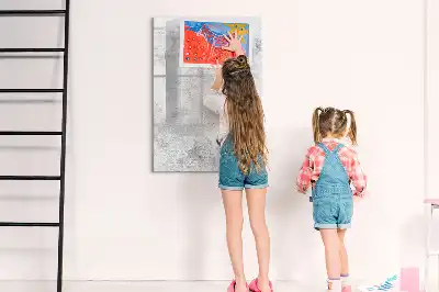 Tabla za pisanje z motivom betonske stene