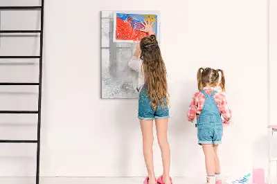 Tabla za pisanje z motivom betonske stene