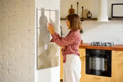Piši briši tabla z motivom abstrakcije trikotnikov