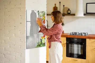 Piši briši tabla z motivom zelenjave na leseni podlagi