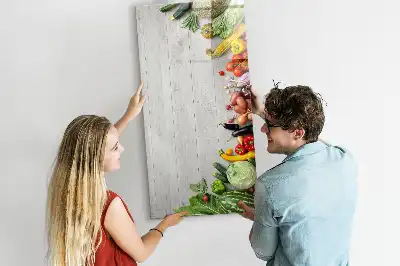 Piši briši tabla z motivom zelenjave na leseni podlagi
