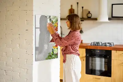 Piši briši tabla z motivom zelenjave na leseni podlagi