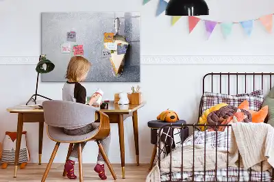 Magnetna tabla za risanje v obliki kosa torte