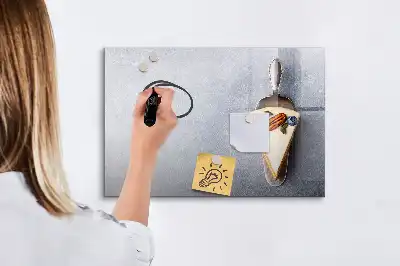 Magnetna tabla za risanje v obliki kosa torte