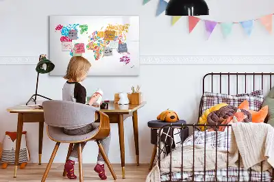 Magnetna tabla piši briši z motivom barvitih imen držav