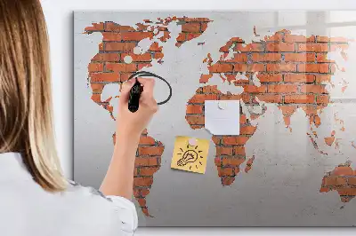 Magnetna tabla piši-briši z motivom zemljevida sveta na opeki
