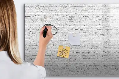 Magnetna tabla piši-briši v videzu opečnate stene