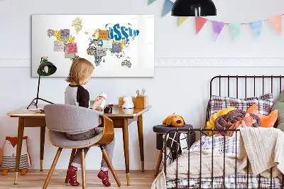 Magnetna tabla za risanje z motivom zemljevida sveta iz besedila