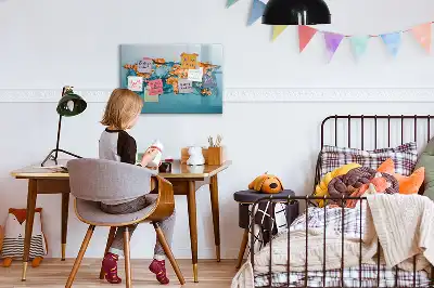 Magnetna tabla za risanje z motivom abstraktnega zemljevida sveta
