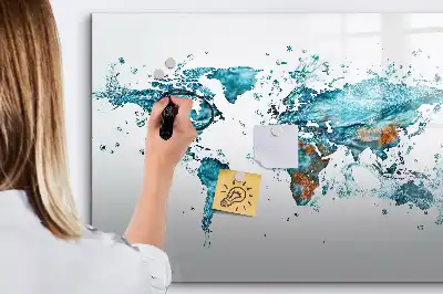 Magnetna tabla piši-briši v obliki zemljevida sveta