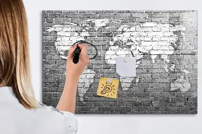 Magnetna tabla piši-briši z motivom zemljevida sveta na opeki