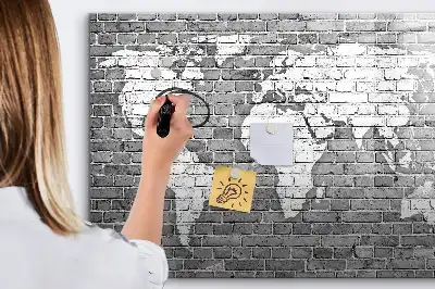 Magnetna tabla piši-briši z motivom zemljevida sveta na opeki