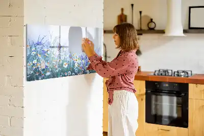 Magnetna piši-briši tabla z motivom metulja na travniku