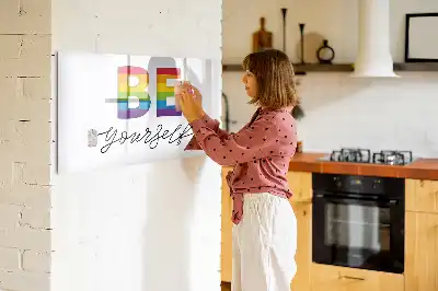 Magnetna tabla za risanje z motivom Bodi to, kar si