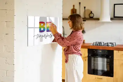 Magnetna tabla za risanje z motivom Bodi to, kar si