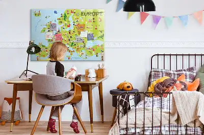 Magnetna tabla za risanje z motivom zemljevida sveta z zastavami