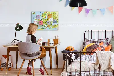 Magnetna tabla za risanje z motivom zemljevida sveta z zastavami