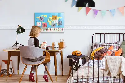 Magnetna tabla za risanje z motivom klasičnega zemljevida sveta