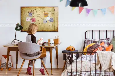 Magnetna tabla za risanje z motivom starega zemljevida sveta