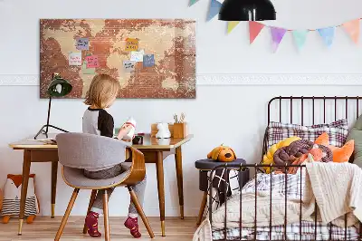 Magnetna tabla za risanje z motivom zemljevida sveta na opeki