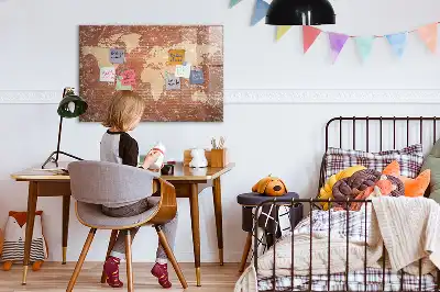 Magnetna tabla za risanje z motivom zemljevida sveta na opeki
