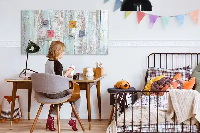 Magnetna tabla piši briši pastelne lesene izvedbe