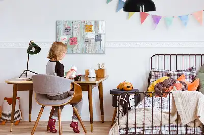 Magnetna tabla piši briši pastelne lesene izvedbe
