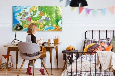 Magnetna tabla za risanje z motivom geografskega zemljevida sveta