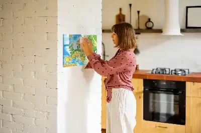 Magnetna tabla za risanje z motivom geografskega zemljevida sveta