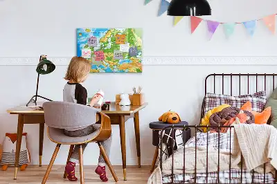 Magnetna tabla za risanje z motivom geografskega zemljevida sveta
