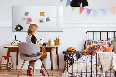 Magnetna tabla piši-briši v umazano beli barvi
