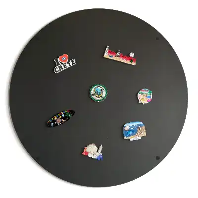 Magnetna tabla za spominske magnete s počitnic okrogla črna
