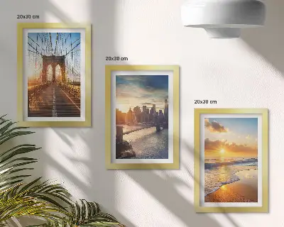 Stenska galerija slik z motivom mostov in sončnega zahoda v urbani krajini