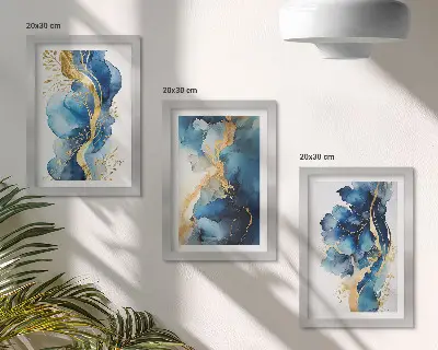Stenska galerija slik z modrimi abstraktnimi vzorci in nežnimi poudarki