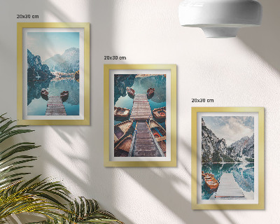 Stenska galerija slik Mirno jezero z lesenimi pomoli in čolni
