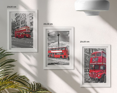 Komplet slik v okvirju Rdeči avtobusi v londonski urbani krajini